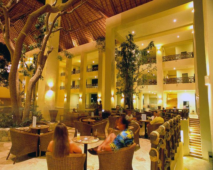 Hotel Occidental At Xcaret Destination Playa del Carmen Restaurant foto The interior of the hotel